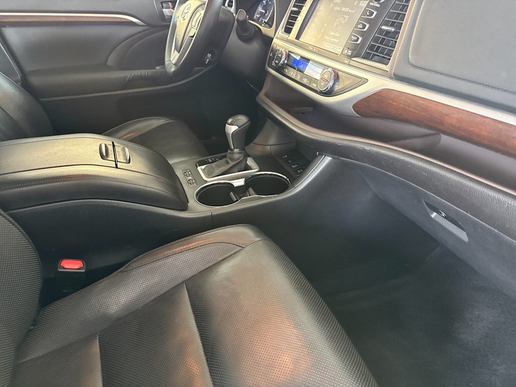 Thumbnail: 2015 Toyota Highlander - 12