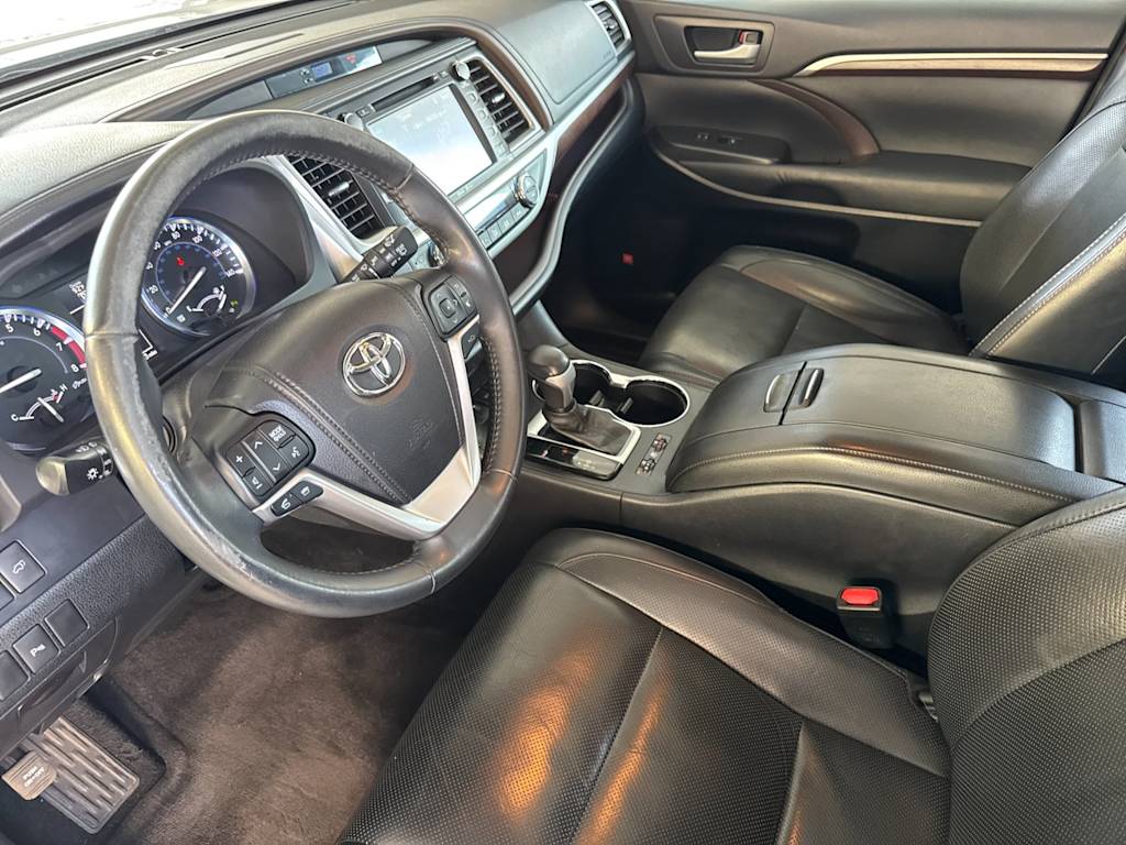 Thumbnail: 2015 Toyota Highlander - 9