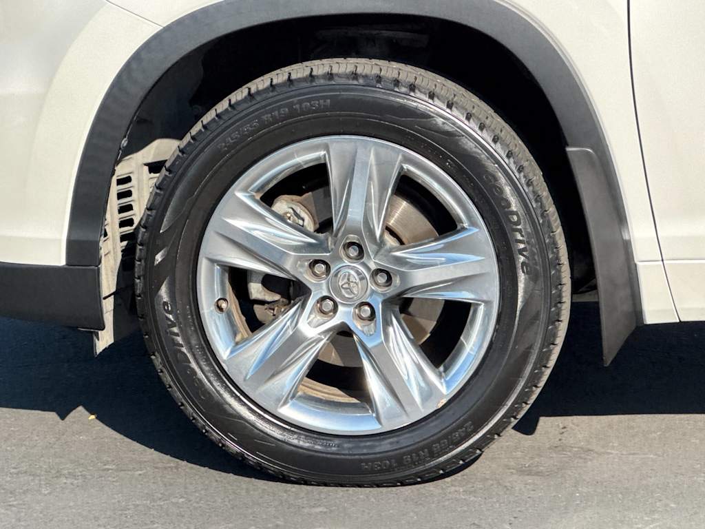 Thumbnail: 2015 Toyota Highlander - 8