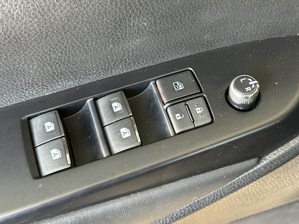 Thumbnail: 2015 Toyota Highlander - 22
