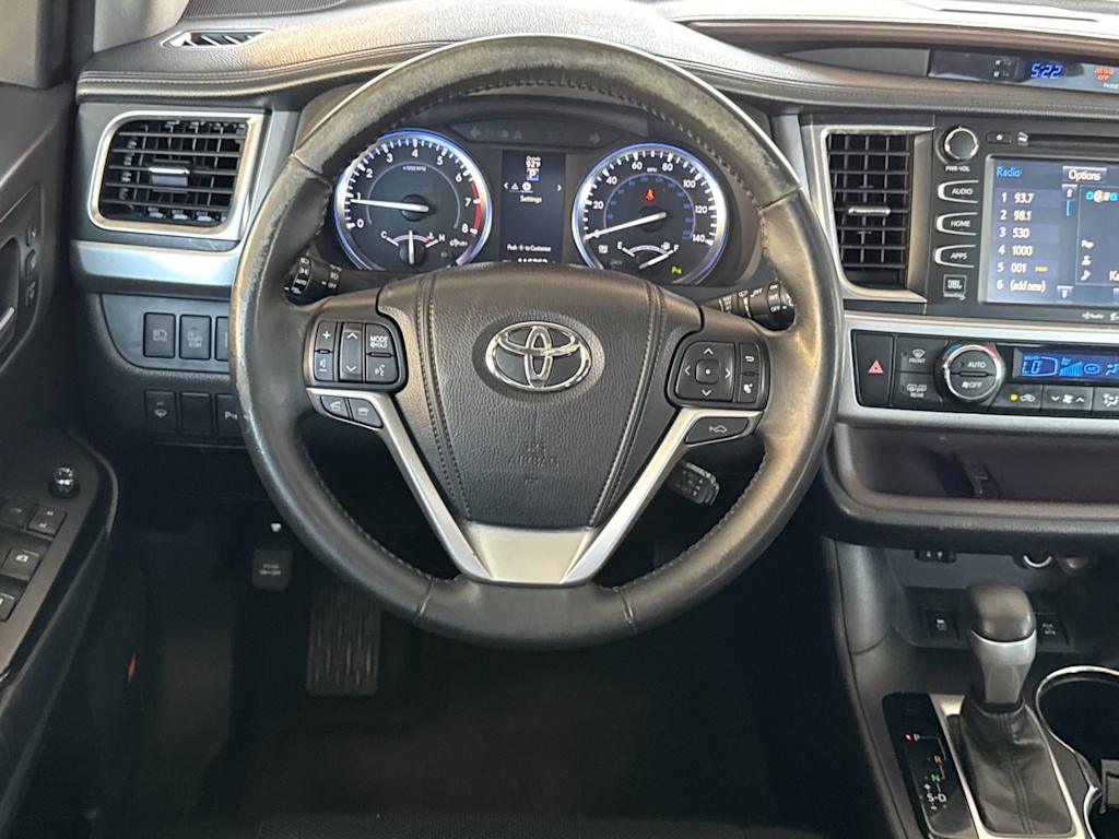 Thumbnail: 2015 Toyota Highlander - 11