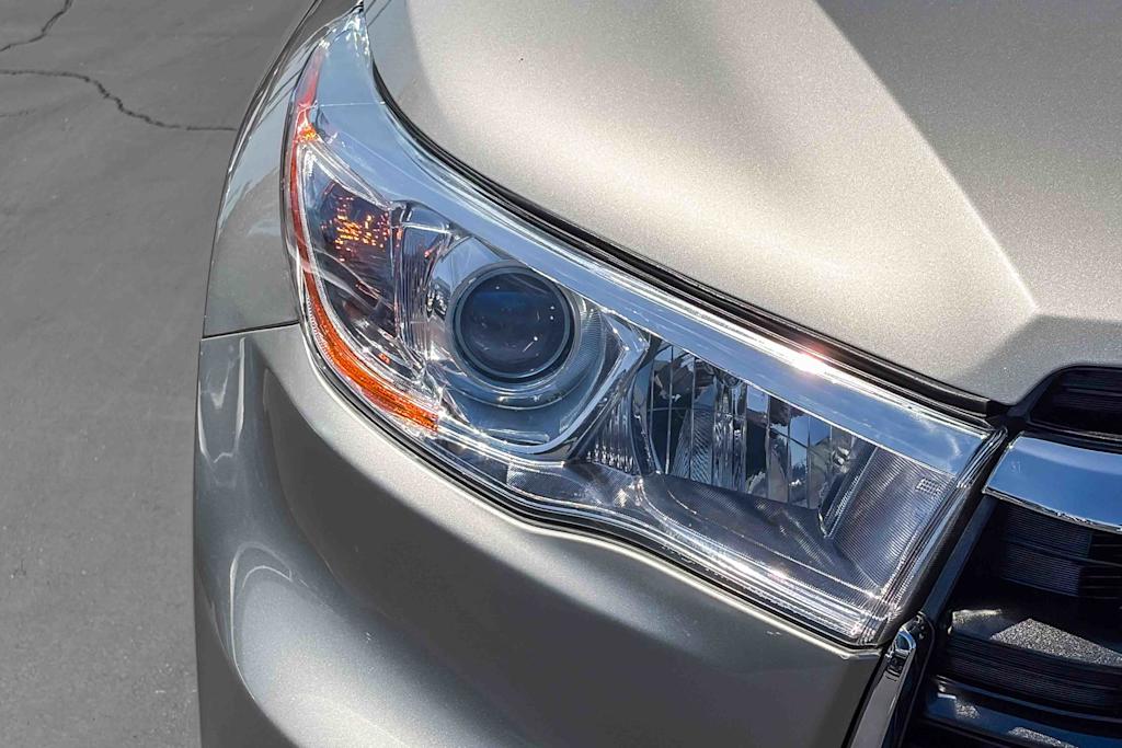 Thumbnail: 2015 Toyota Highlander - 18