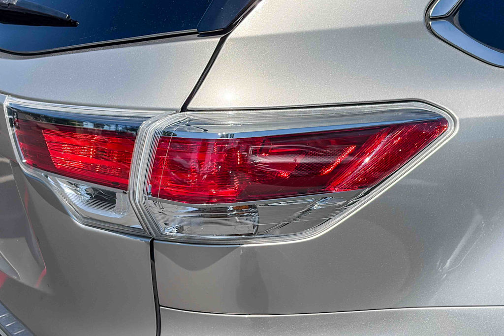 Thumbnail: 2015 Toyota Highlander - 19