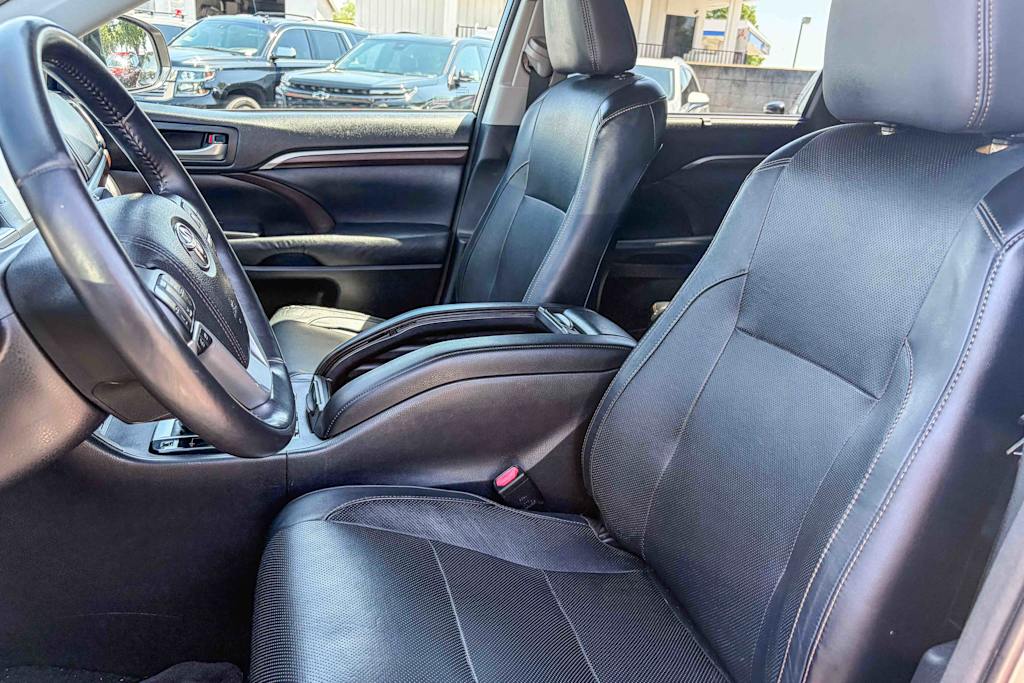 Thumbnail: 2015 Toyota Highlander - 10