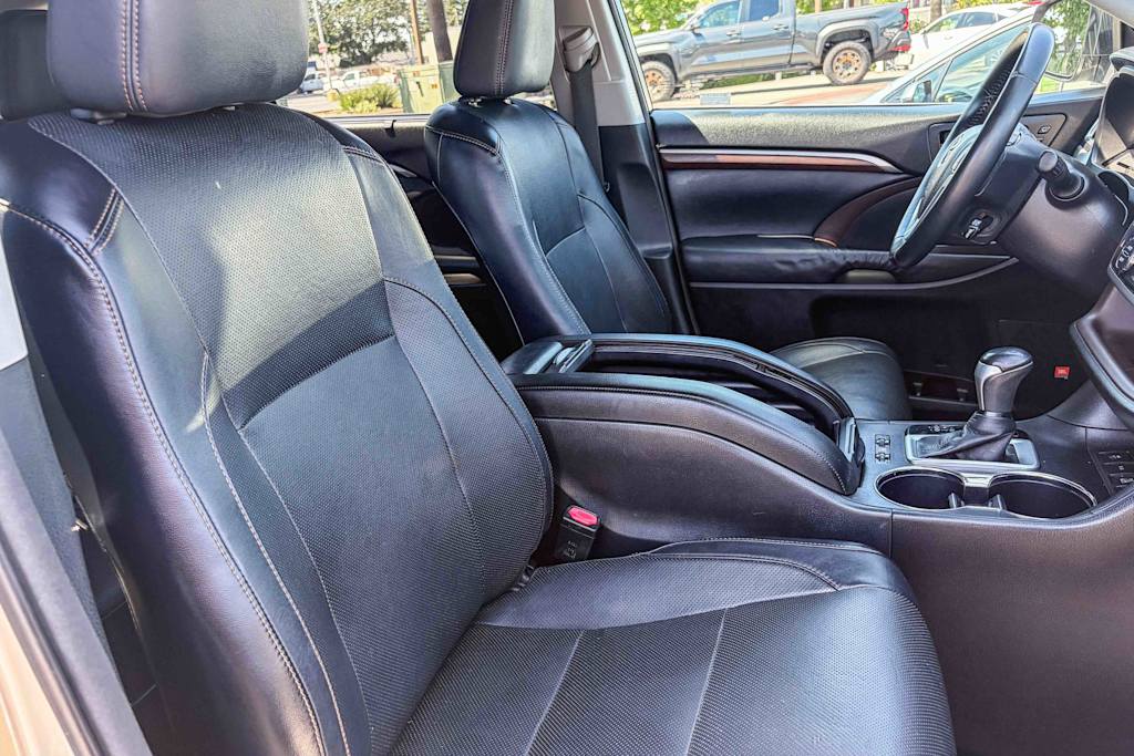 Thumbnail: 2015 Toyota Highlander - 9