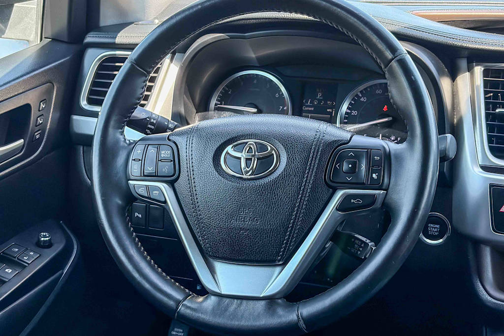 Thumbnail: 2015 Toyota Highlander - 8