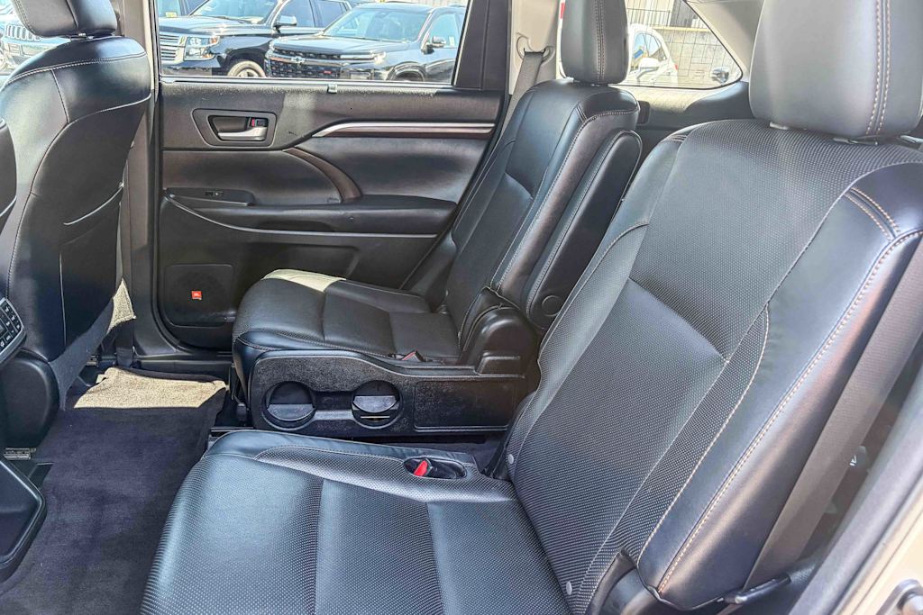 Thumbnail: 2015 Toyota Highlander - 11