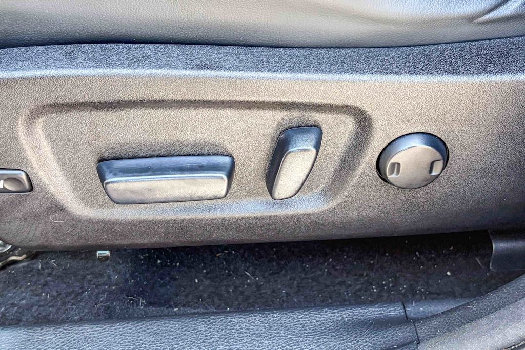 Thumbnail: 2015 Toyota Highlander - 24