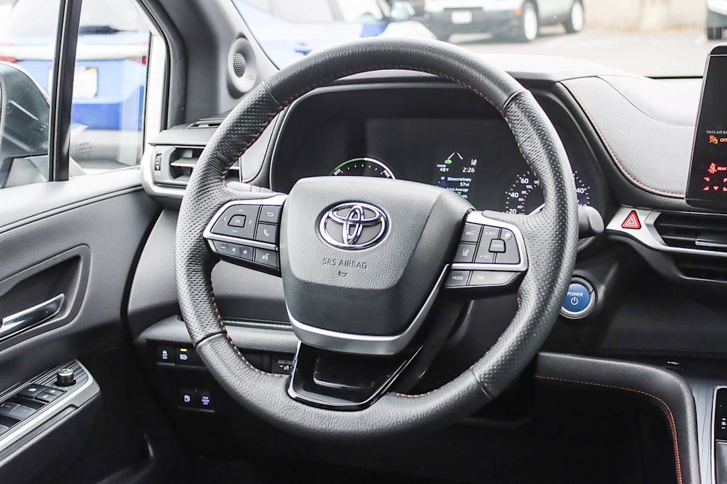 Thumbnail: 2022 Toyota Sienna - 8