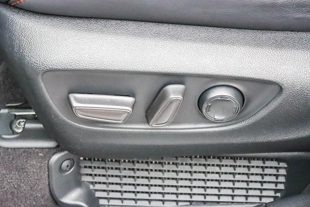 Thumbnail: 2022 Toyota Sienna - 25