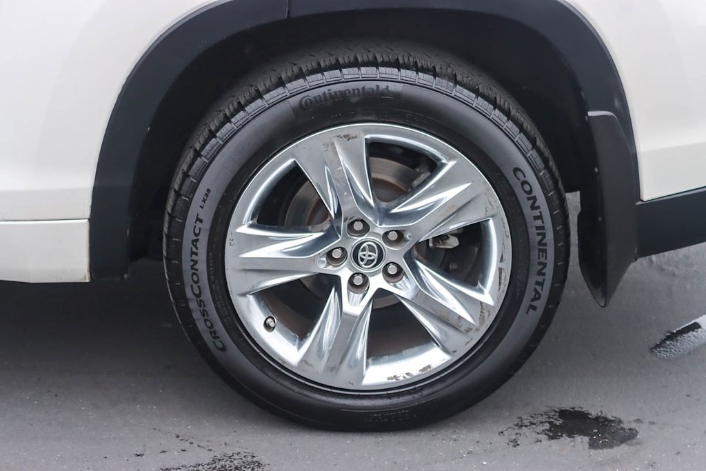 Thumbnail: 2018 Toyota Highlander - 21