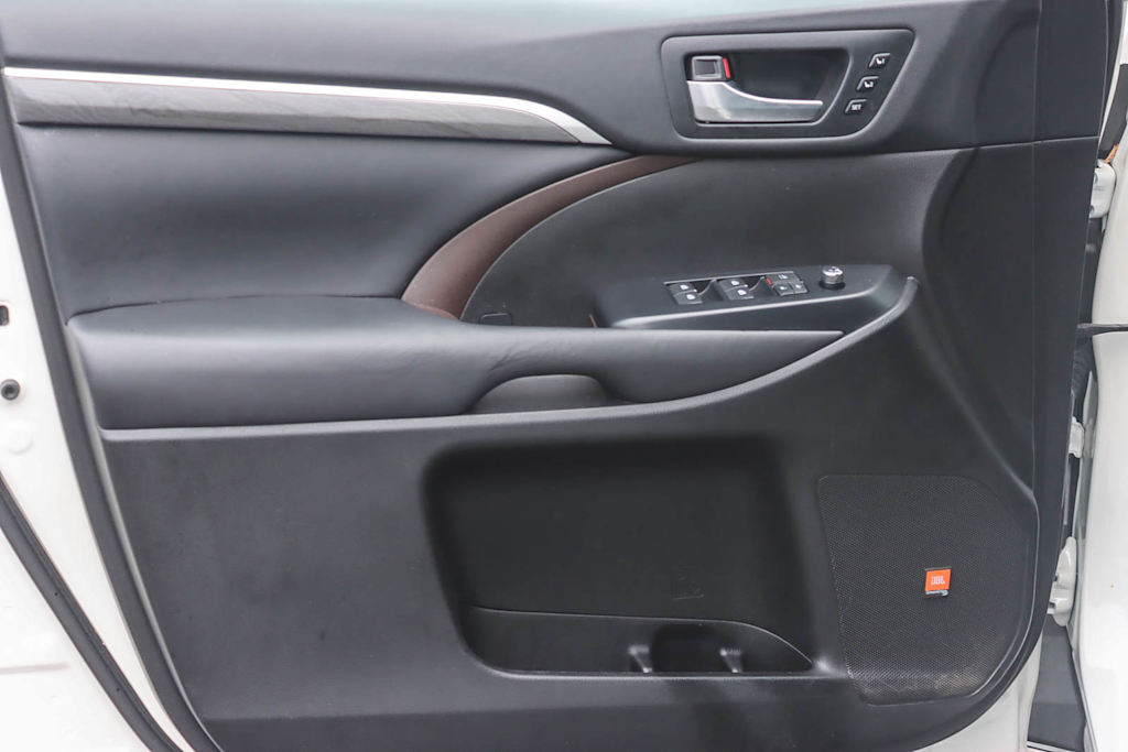 Thumbnail: 2018 Toyota Highlander - 24