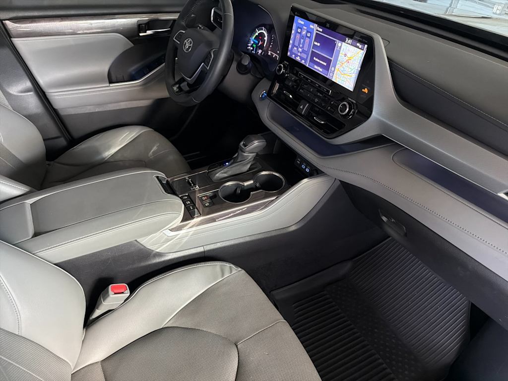 Thumbnail: 2022 Toyota Highlander - 12