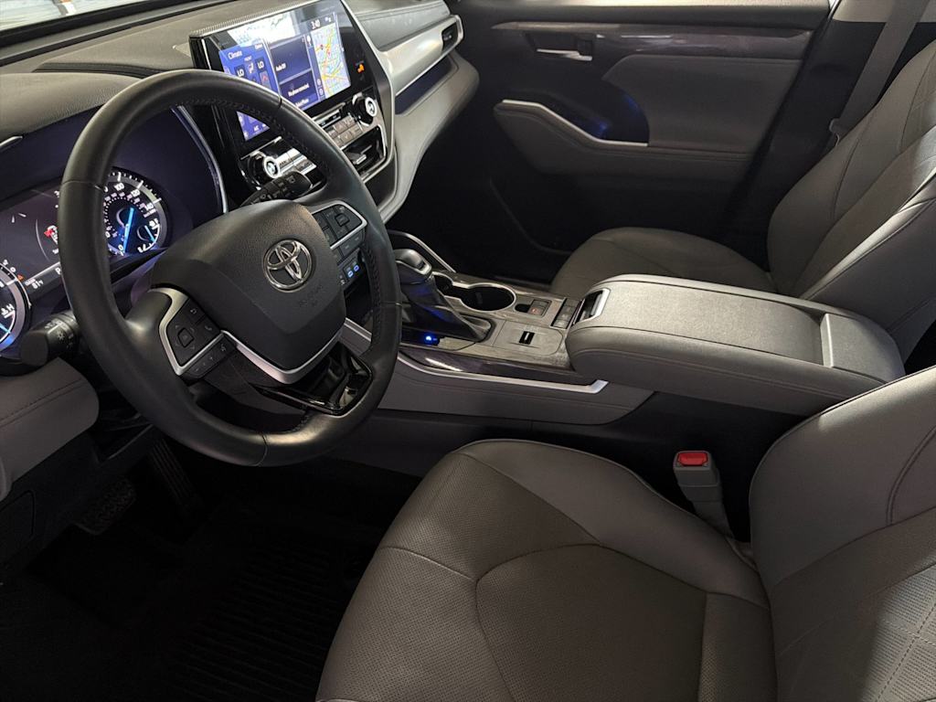 Thumbnail: 2022 Toyota Highlander - 9