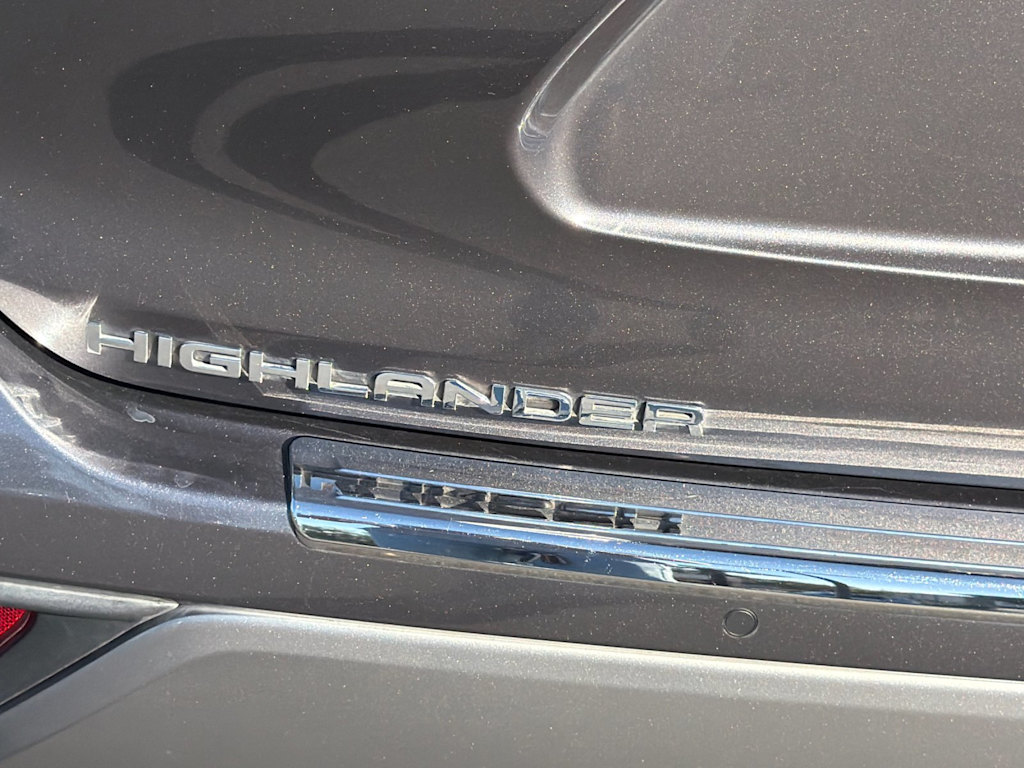 Thumbnail: 2022 Toyota Highlander - 7