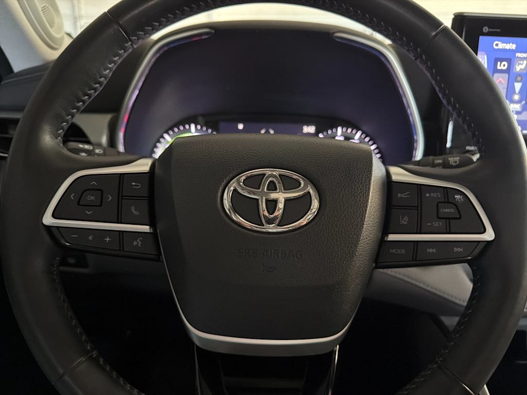 Thumbnail: 2022 Toyota Highlander - 30