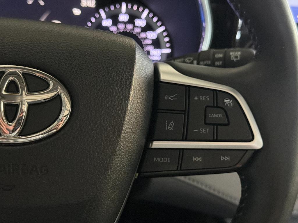 Thumbnail: 2022 Toyota Highlander - 32