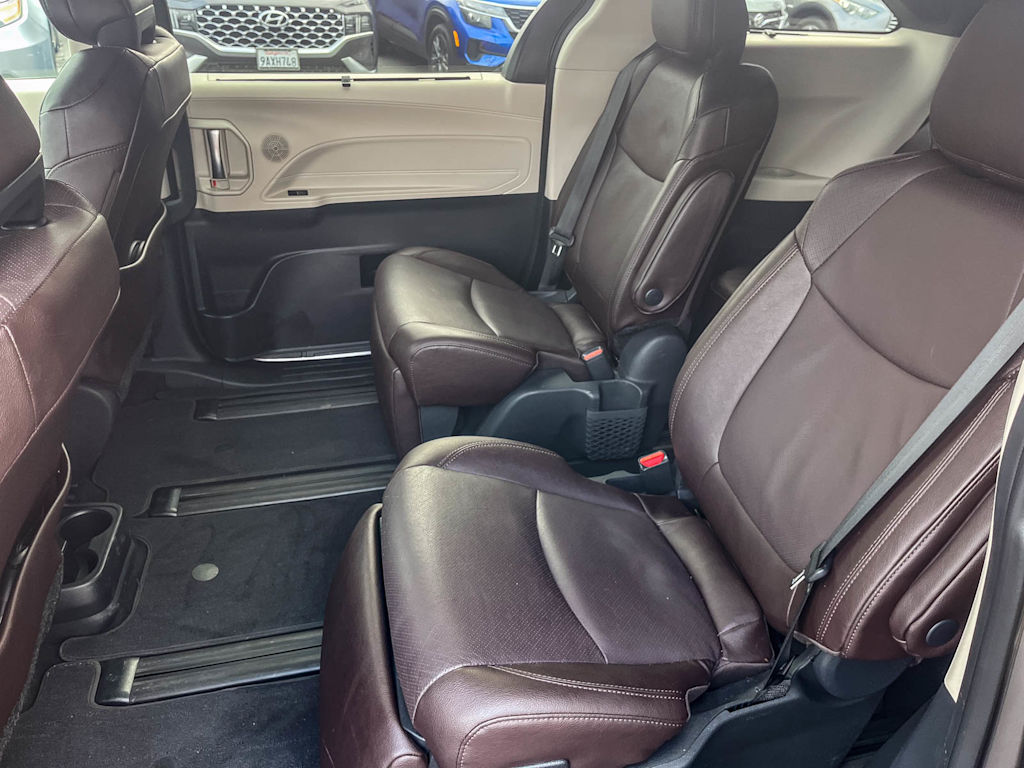 Thumbnail: 2024 Toyota Sienna - 23