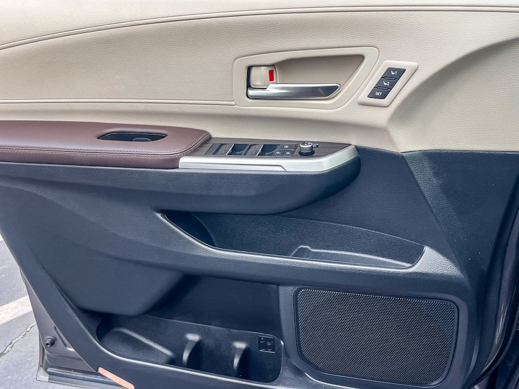 Thumbnail: 2024 Toyota Sienna - 25