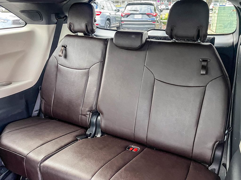 Thumbnail: 2024 Toyota Sienna - 24