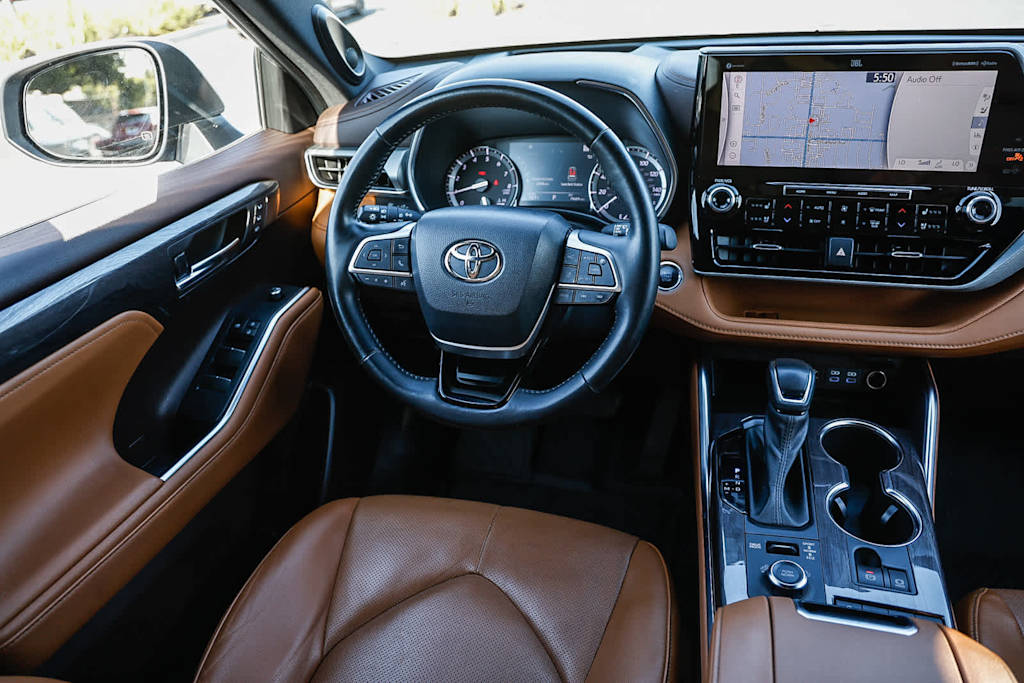 Thumbnail: 2022 Toyota Highlander - 11