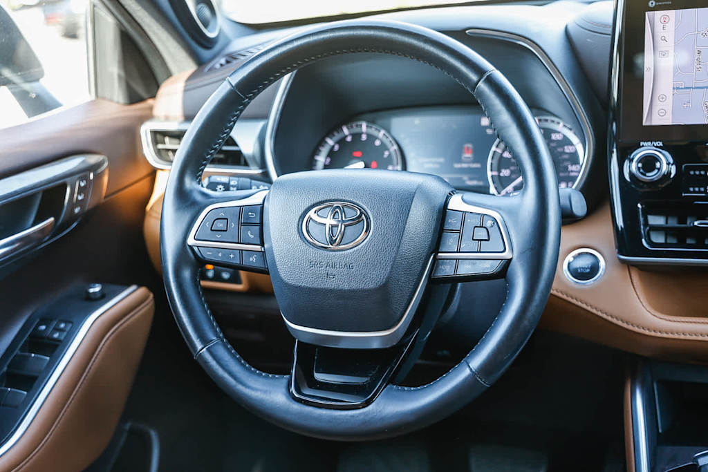 Thumbnail: 2022 Toyota Highlander - 7