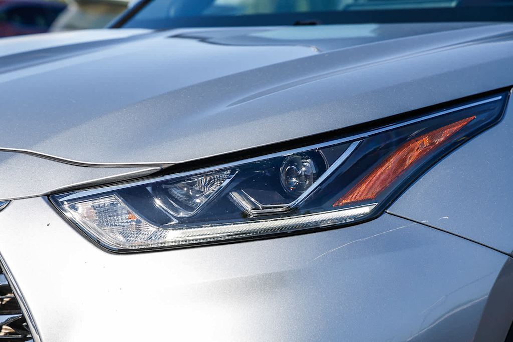 Thumbnail: 2022 Toyota Highlander - 26