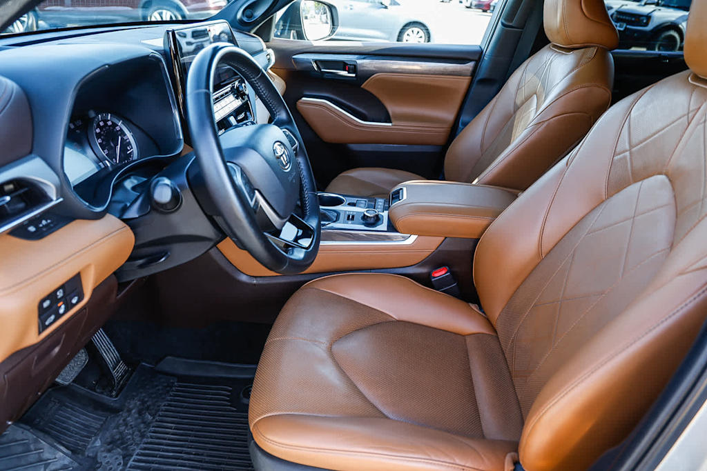 Thumbnail: 2022 Toyota Highlander - 39