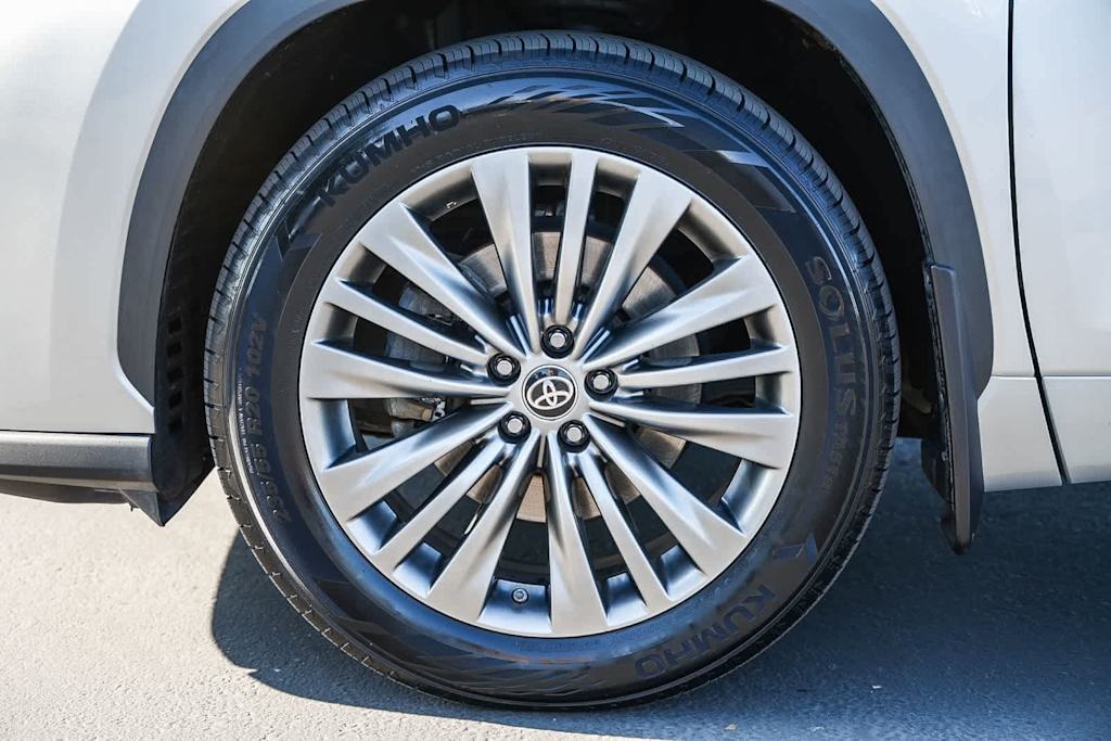 Thumbnail: 2022 Toyota Highlander - 6