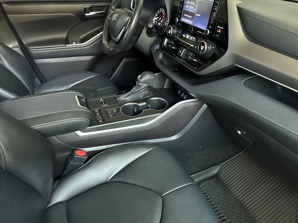 Thumbnail: 2022 Toyota Highlander - 3