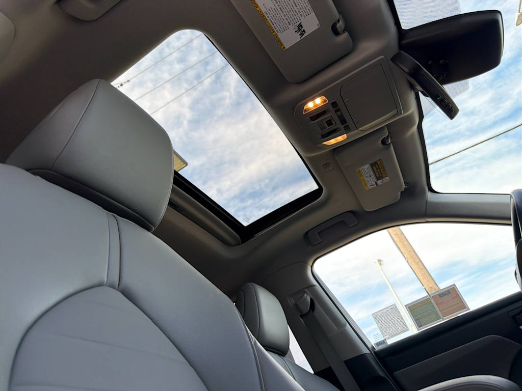 Thumbnail: 2022 Toyota Highlander - 24