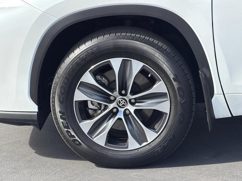 Thumbnail: 2022 Toyota Highlander - 8