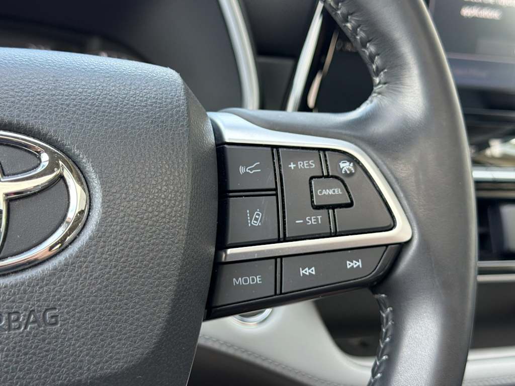 Thumbnail: 2022 Toyota Highlander - 30