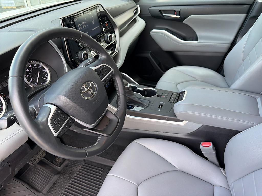 Thumbnail: 2022 Toyota Highlander - 9