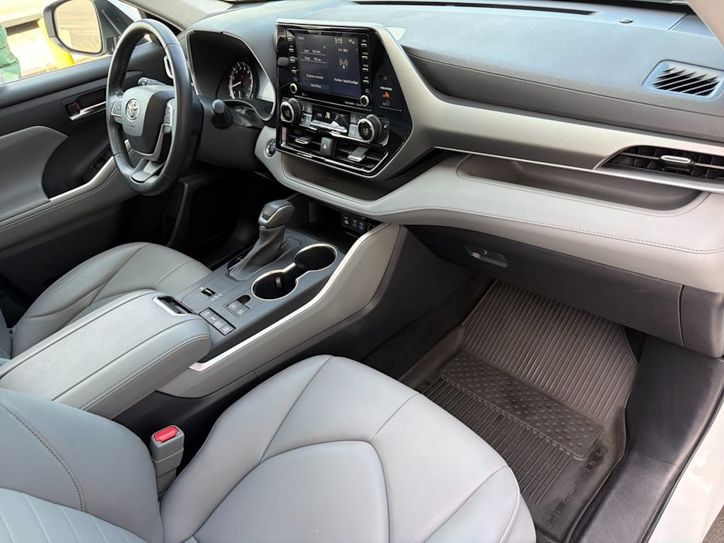 Thumbnail: 2022 Toyota Highlander - 12