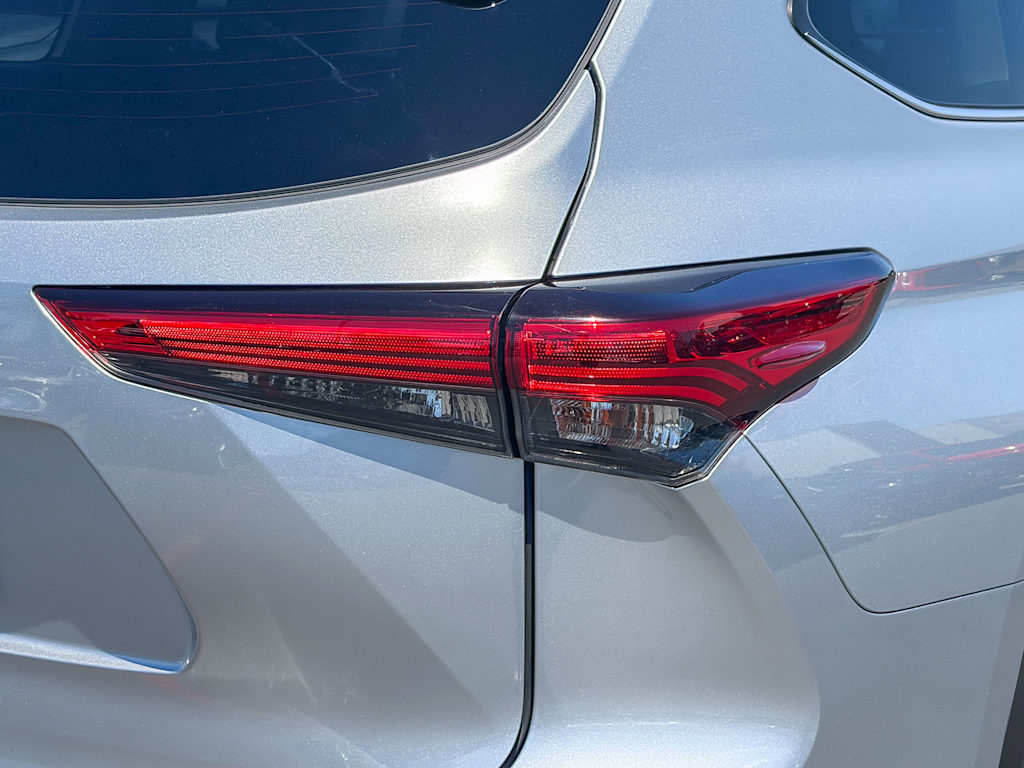 Thumbnail: 2021 Toyota Highlander - 20