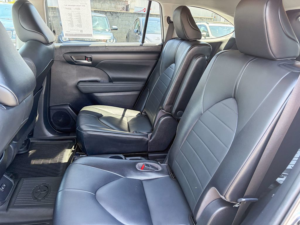 Thumbnail: 2021 Toyota Highlander - 11