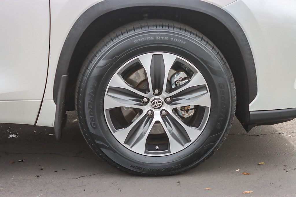 Thumbnail: 2020 Toyota Highlander - 6