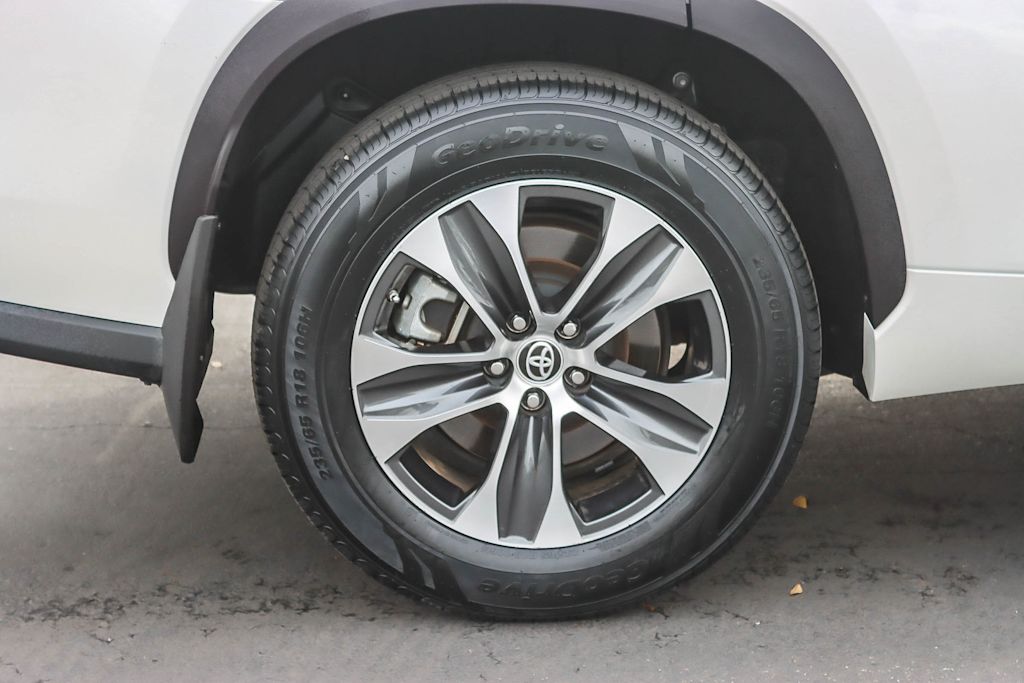 Thumbnail: 2020 Toyota Highlander - 20