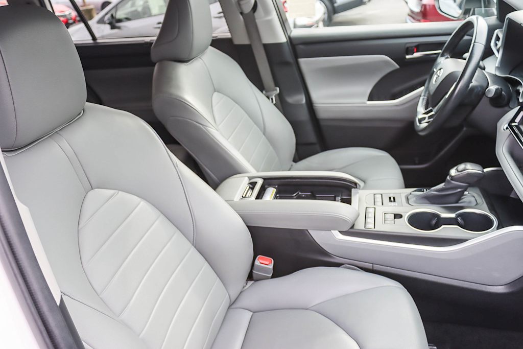 Thumbnail: 2020 Toyota Highlander - 8