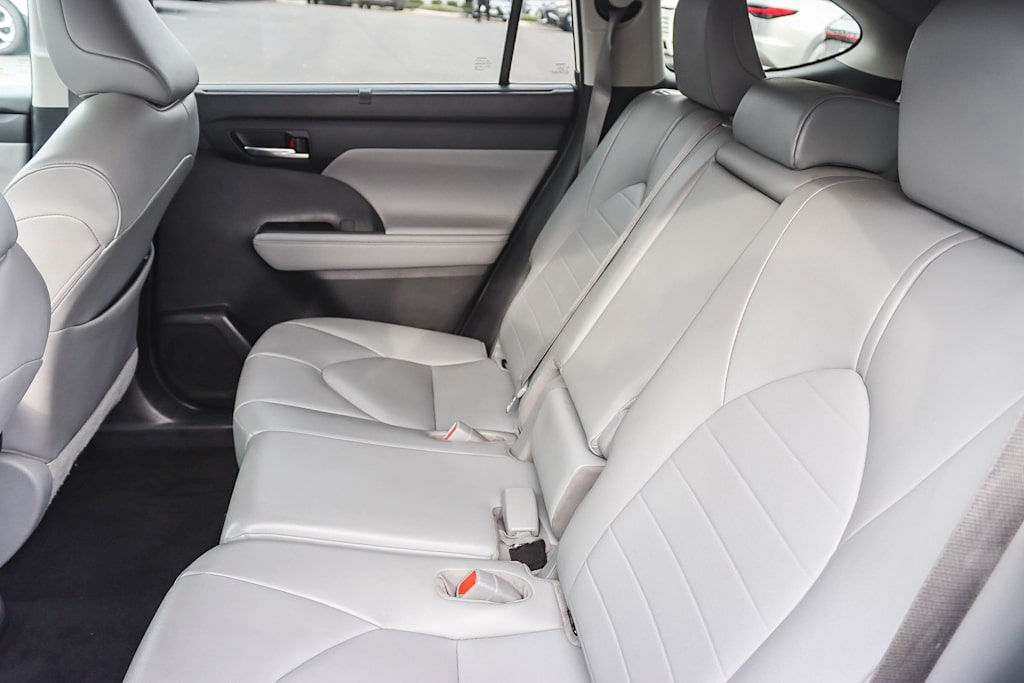 Thumbnail: 2020 Toyota Highlander - 10