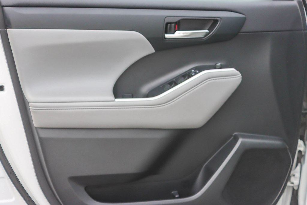 Thumbnail: 2020 Toyota Highlander - 24