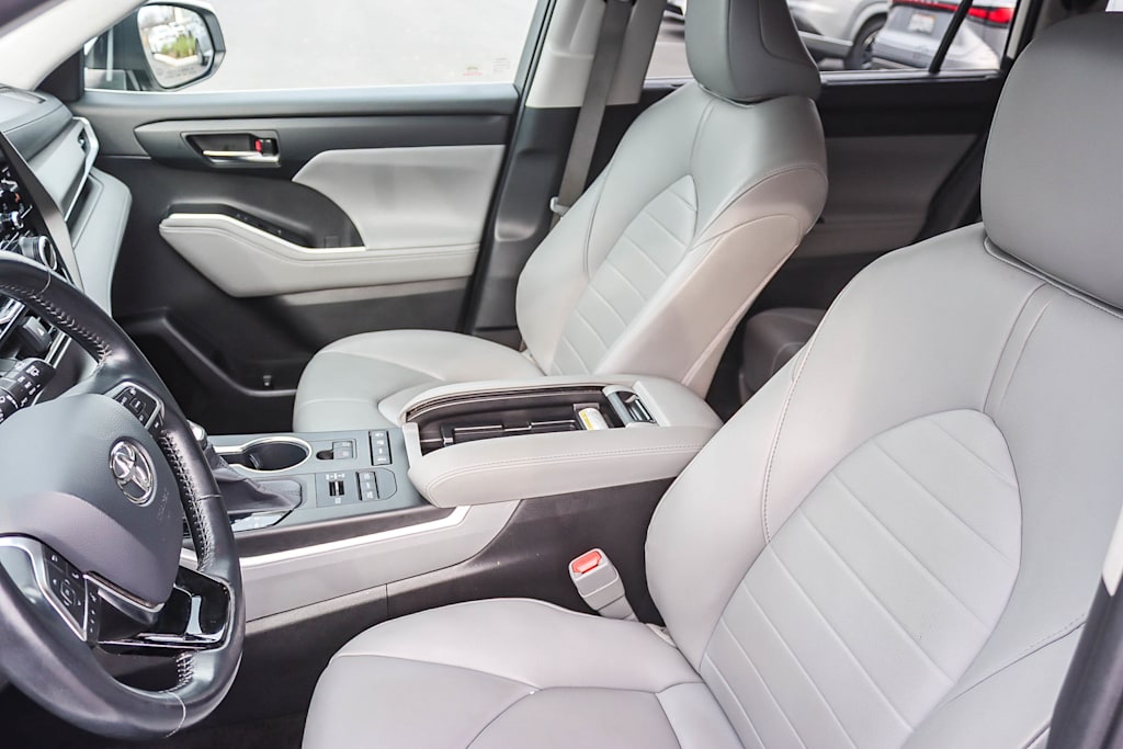 Thumbnail: 2020 Toyota Highlander - 9