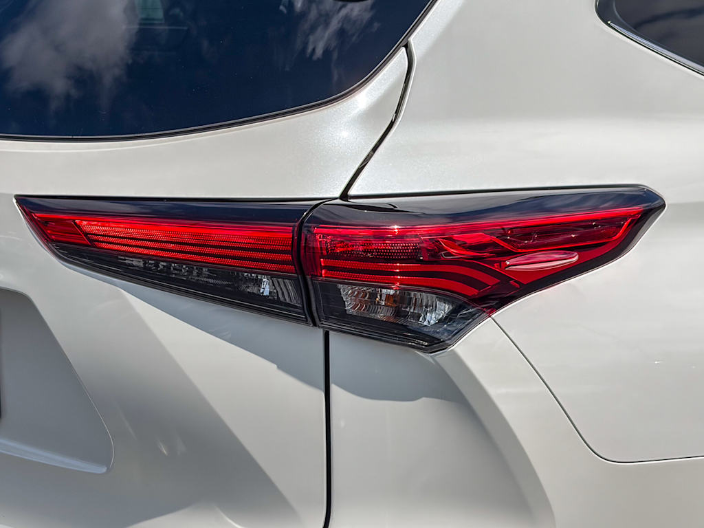 Thumbnail: 2021 Toyota Highlander - 19