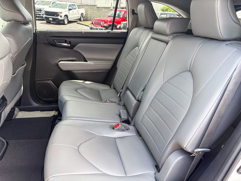 Thumbnail: 2021 Toyota Highlander - 11