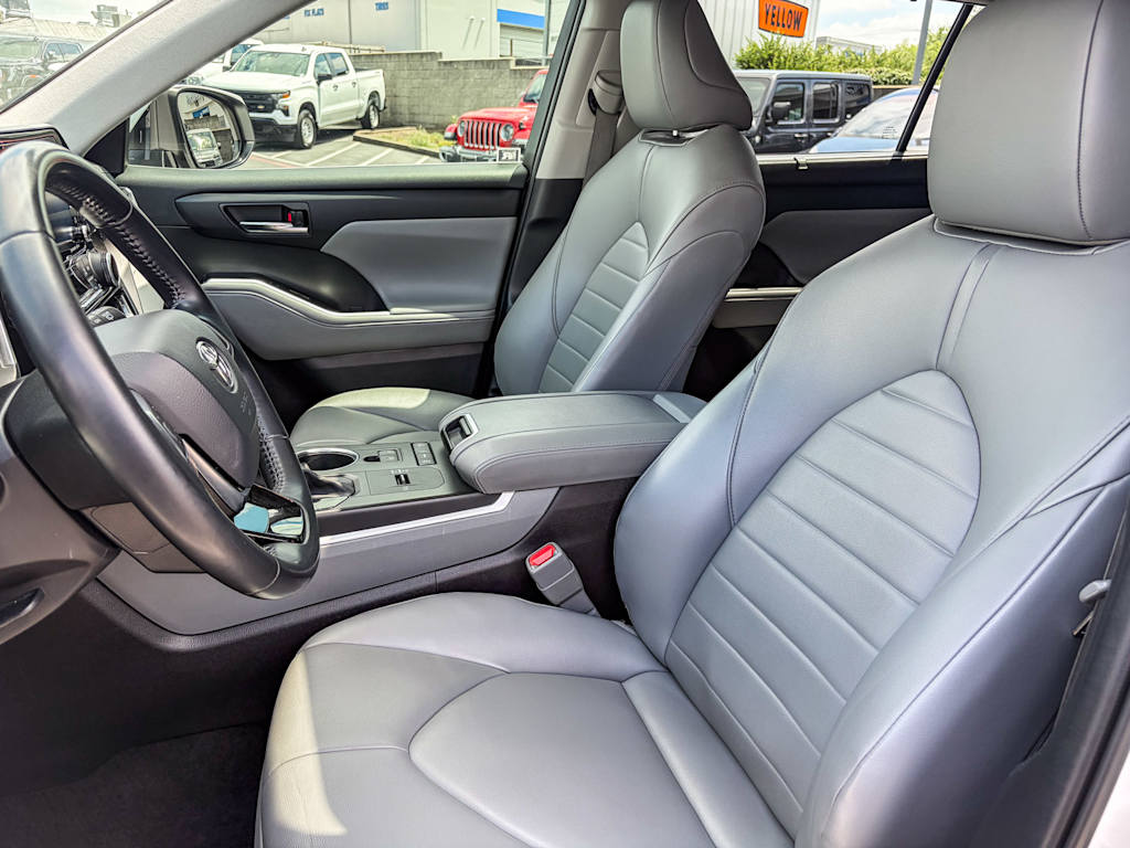 Thumbnail: 2021 Toyota Highlander - 10