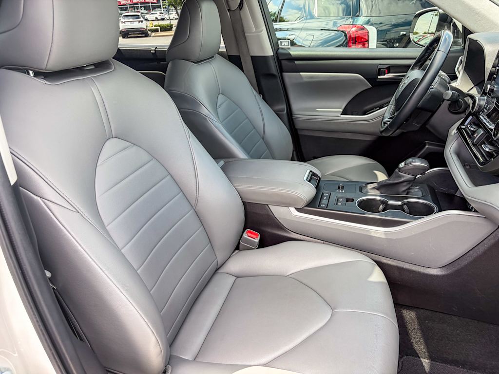 Thumbnail: 2021 Toyota Highlander - 9