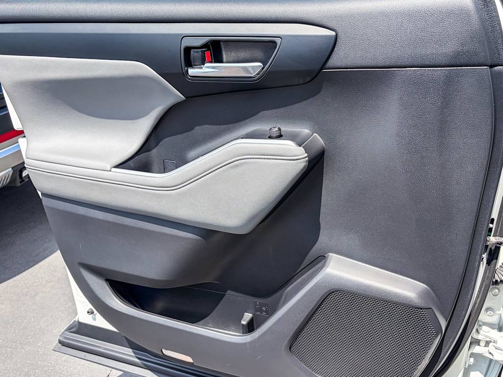 Thumbnail: 2021 Toyota Highlander - 24