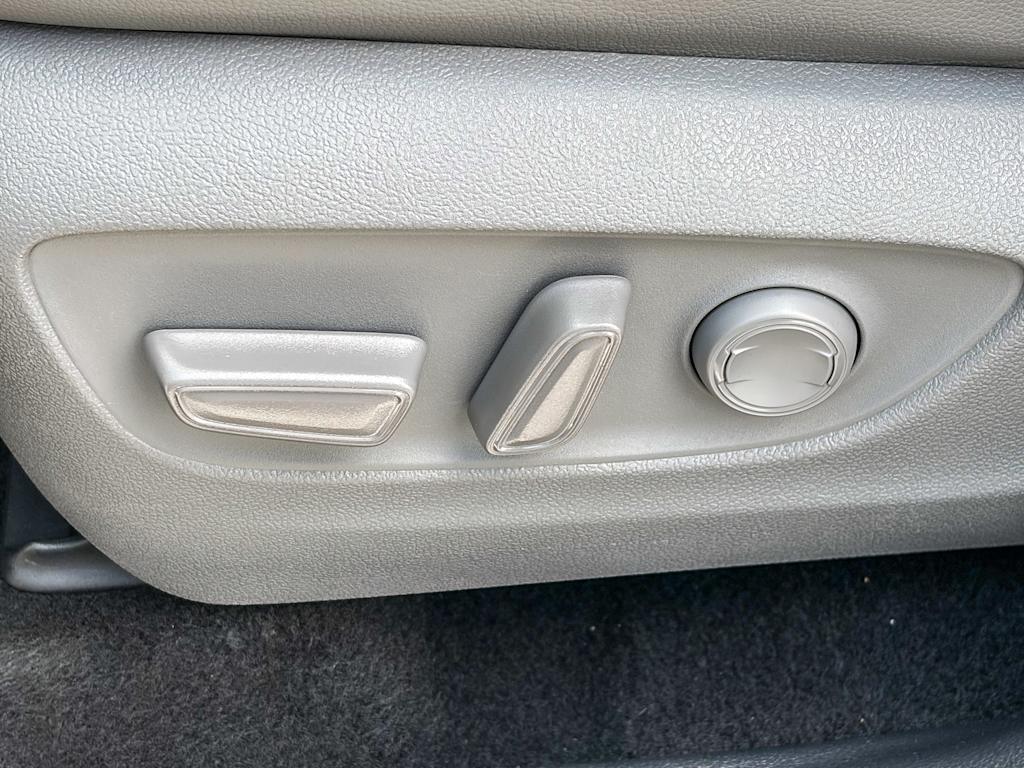 Thumbnail: 2021 Toyota Highlander - 25