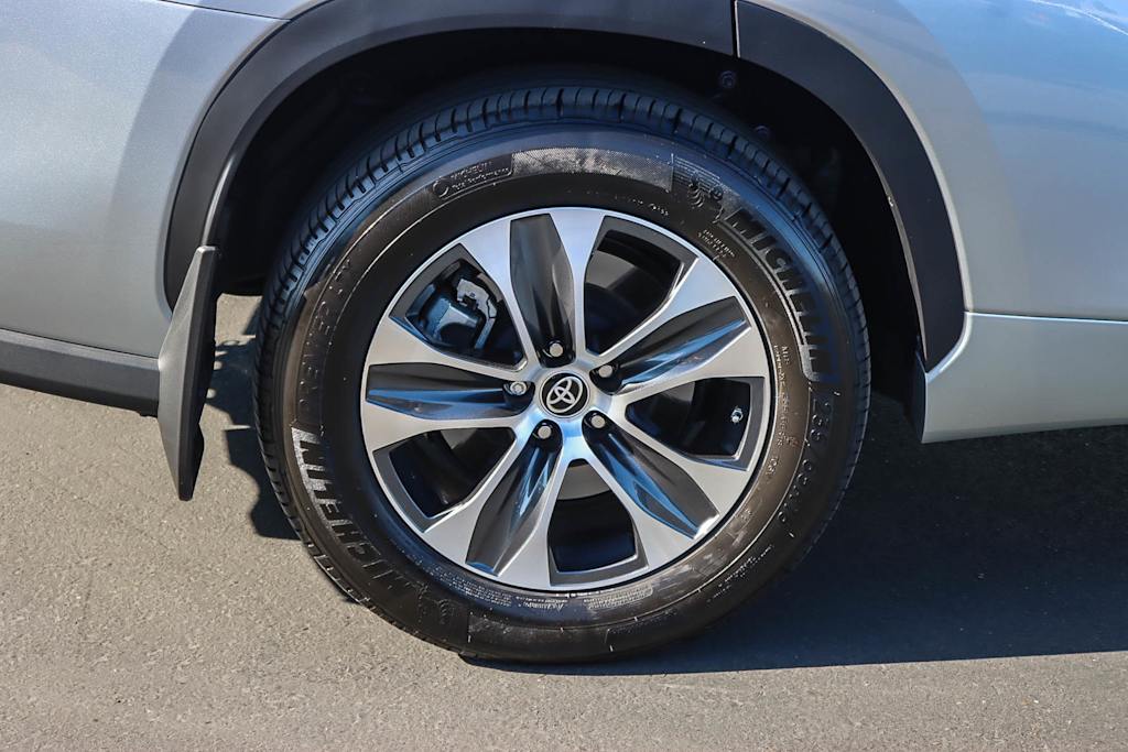 Thumbnail: 2022 Toyota Highlander - 21